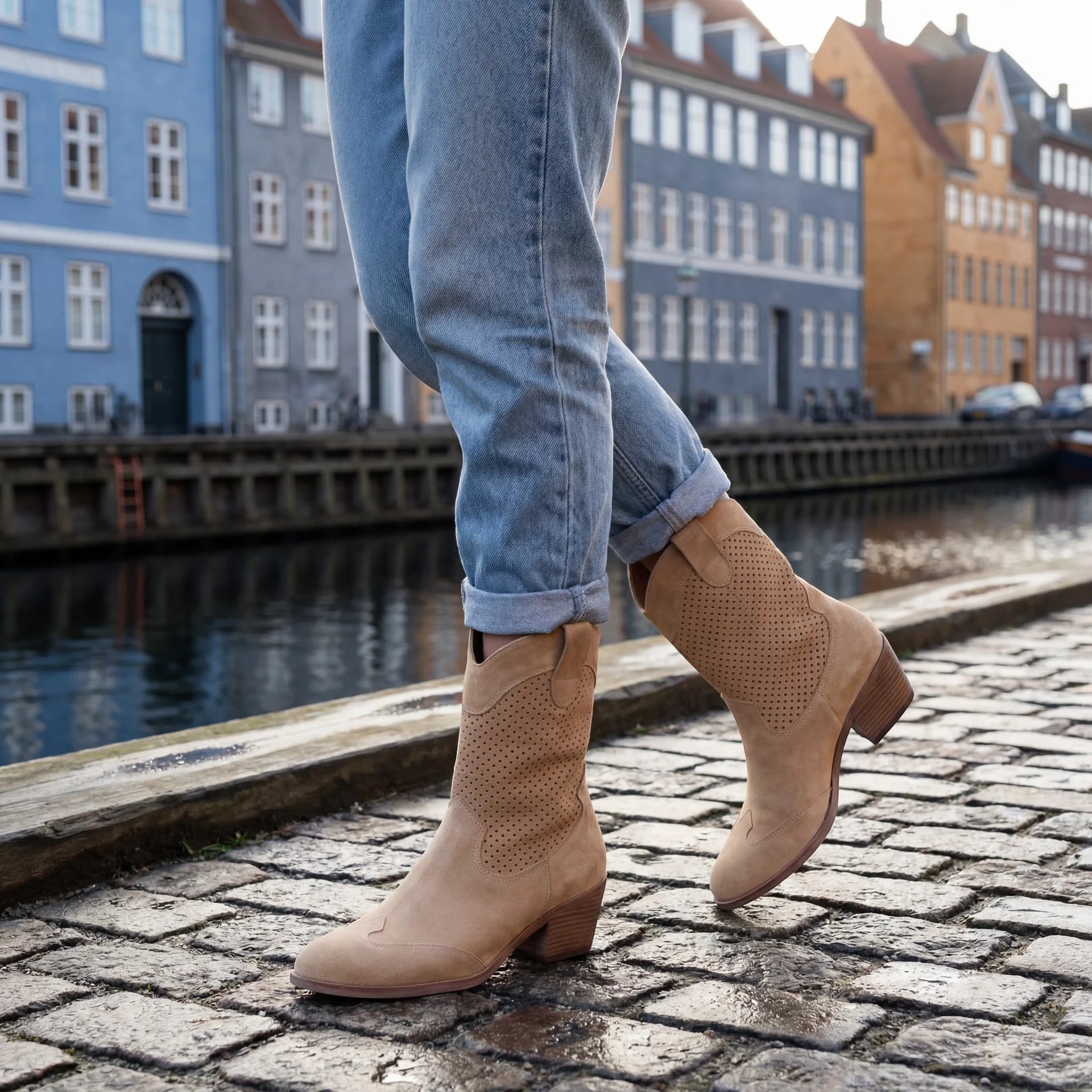 Havholm | Lavtskårne Cowboy Støvler i Ruskind til Kvinder