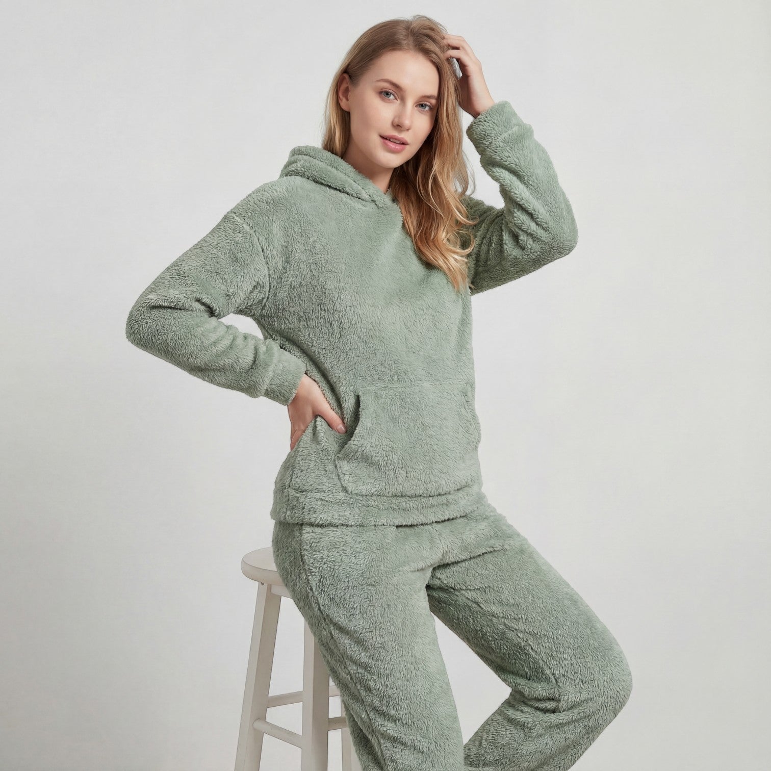 Havholm | Blødt loungesæt med hætte og bukser med elastisk talje til kvinder